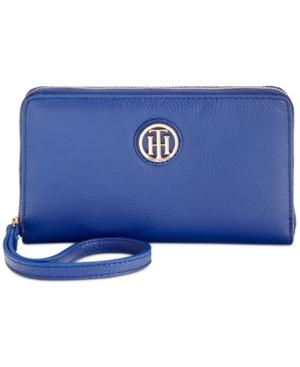 Tommy Hilfiger Pebble Leather Wristlet