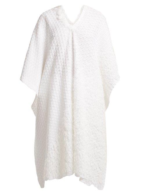 Matchesfashion.com Issey Miyake - Retrospect 2 Fringe Embellished Pleated Kaftan - Womens - White