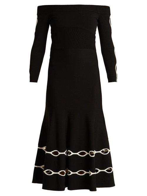 Matchesfashion.com Alexander Mcqueen - Off The Shoulder Eyelet Knit Dress - Womens - Black White