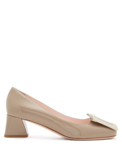 Matchesfashion.com Roger Vivier - Trs Vivier Buckled Patent-leather Pumps - Womens - Beige