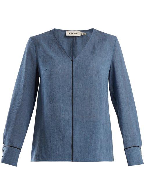 Matchesfashion.com Cefinn - Contrast Piped V Neck Voile Blouse - Womens - Light Denim