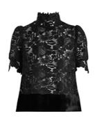 No. 21 High-neck Floral Macrame Top