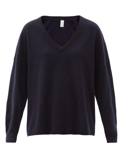 Matchesfashion.com Extreme Cashmere - No.161 Clac V-neck Stretch-cashmere Sweater - Womens - Navy