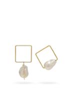 Matchesfashion.com Roksanda - Mismatched Baroque Pearl Geometric Earrings - Womens - Gold