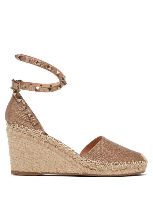 Matchesfashion.com Valentino - Rockstud Leather Espadrille Wedges - Womens - Gold