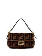 Matchesfashion.com Fendi - Baguette Logo Print Shearling Shoulder Bag - Womens - Black Brown