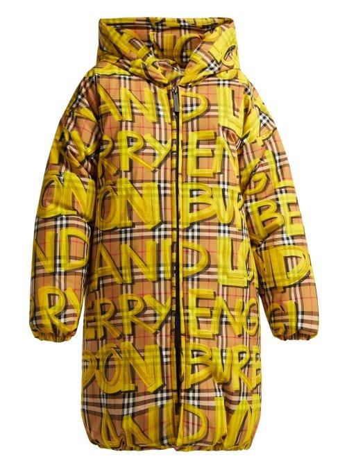 Matchesfashion.com Burberry - Graffiti Print Oversized Puffer Coat - Womens - Yellow