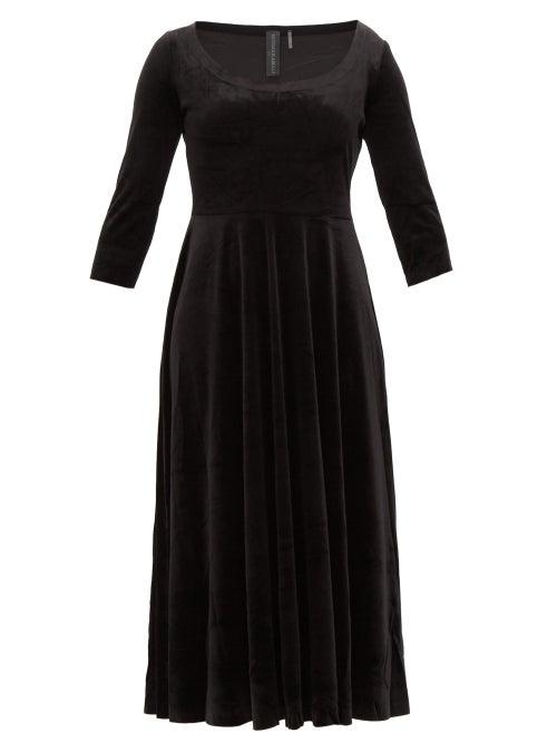 Matchesfashion.com Norma Kamali - Scoop Neck Velvet Midi Dress - Womens - Black