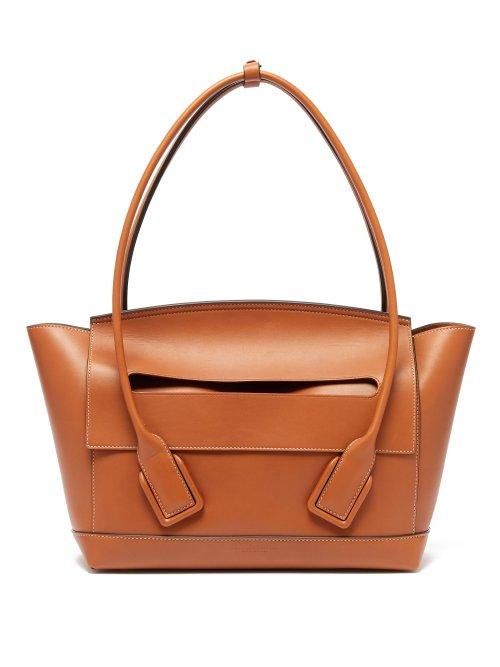 Matchesfashion.com Bottega Veneta - Arco 48 Medium Leather Bag - Womens - Tan