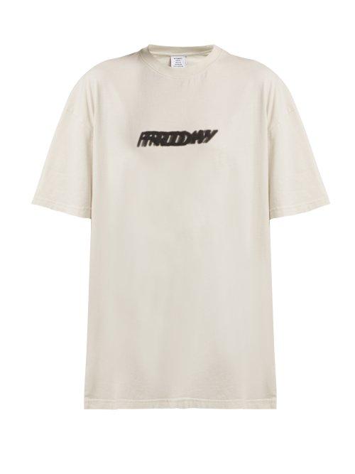 Matchesfashion.com Vetements - Friday Print Cotton T Shirt - Womens - Ivory