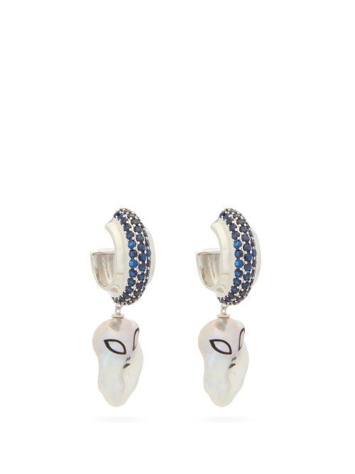 Matchesfashion.com Jiwinaia - Alien Crystal And Baroque-pearl Drop Earrings - Womens - Pearl