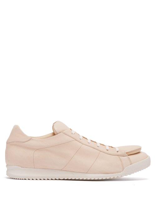 Matchesfashion.com Comme Des Garons Shirt - Exaggerated Tongue Low Top Leather Trainers - Mens - Cream