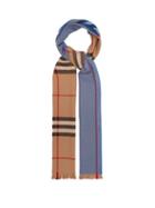 Matchesfashion.com Burberry - Colour Block Extra Fine Merino Wool Check Scarf - Womens - Blue