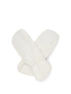 Matchesfashion.com Toni Sailer - Lizzy Quilted Leather Mittens - Womens - White