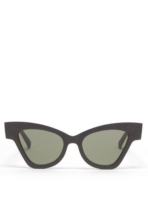 Matchesfashion.com Le Specs - Hourglass Cat-eye Recycled Sunglasses - Womens - Black Green