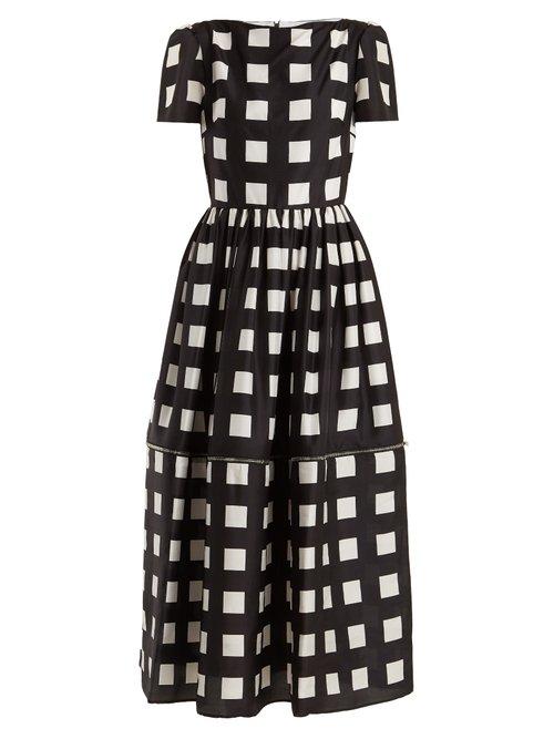 Matchesfashion.com Christopher Kane - Zip Hem Square Print Silk Dress - Womens - Black White