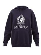 Matchesfashion.com Vetements - Interpol Print Jersey Hooded Sweatshirt - Womens - Navy