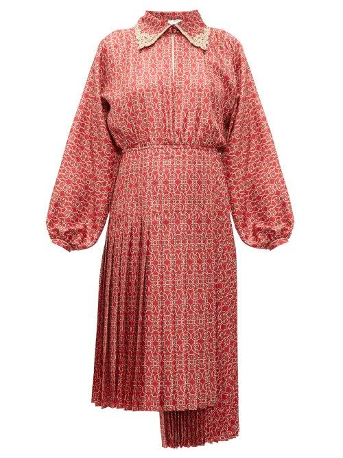 Matchesfashion.com Fendi - Gate Print Pleated Silk Midi Dress - Womens - Red Multi