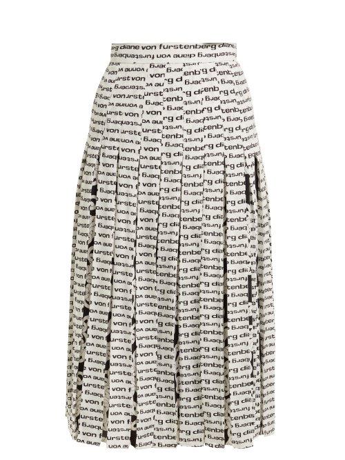Matchesfashion.com Diane Von Furstenberg - Gardena Logo Print Pleated Silk Skirt - Womens - Black White
