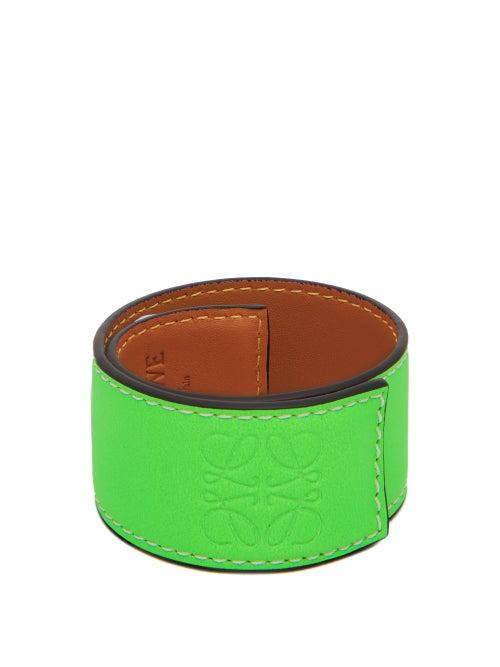 Matchesfashion.com Loewe Paula's Ibiza - Anagram-debossed Leather Slap Bracelet - Mens - Green