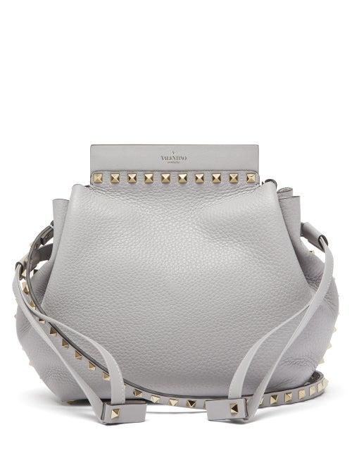 Matchesfashion.com Valentino - Rockstud Grained Leather Bucket Bag - Womens - Light Grey
