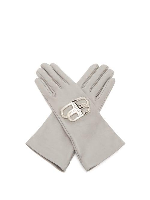 Matchesfashion.com Balenciaga - Bb Plaque Leather Gloves - Womens - Grey