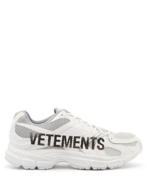 Matchesfashion.com Vetements - X Reebok Logo-print Mesh And Rubber Trainers - Mens - White