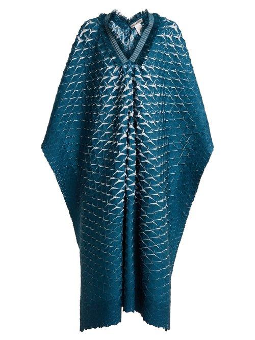 Matchesfashion.com Issey Miyake - Retrospect 1 Pleated Fringe Trimmed Kaftan - Womens - Blue White