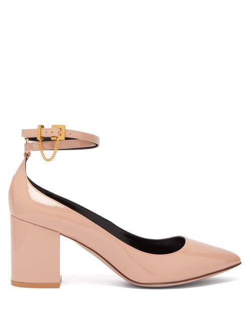 Matchesfashion.com Valentino - Chain Embellished Pantent Leather Pumps - Womens - Nude