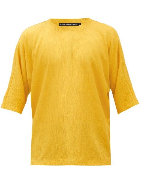 Matchesfashion.com Issey Miyake Men - Pliss Mid-sleeve Cotton-blend T-shirt - Mens - Yellow