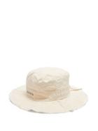Matchesfashion.com Jacquemus - Bob Artichaut Frayed Logo-plaque Cotton Bucket Hat - Mens - White