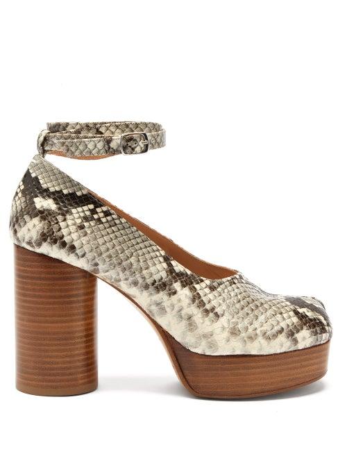 Matchesfashion.com Maison Margiela - Tabi Split Toe Snake Print Leather Pumps - Womens - Black White