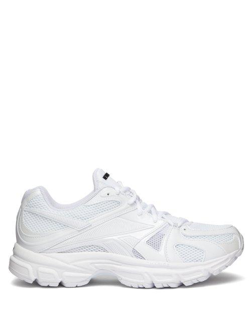 Matchesfashion.com Vetements - Spike Runner 200 Mesh Trainers - Womens - White
