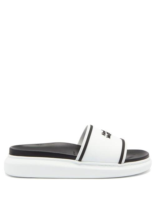 Matchesfashion.com Alexander Mcqueen - Logo-embossed Rubber Slides - Mens - White