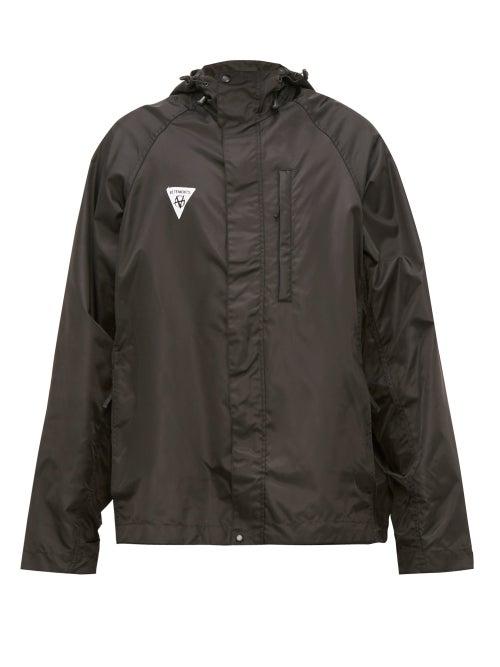 Matchesfashion.com Vetements - Logo Patch Hooded Technical Jacket - Mens - Black