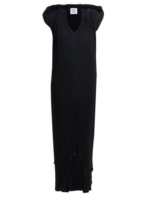 Matchesfashion.com Vetements - V Neck Pliss Maxi Dress - Womens - Black