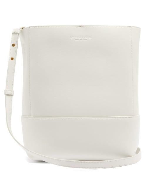 Matchesfashion.com Bottega Veneta - Logo Debossed Leather Bucket Bag - Womens - White