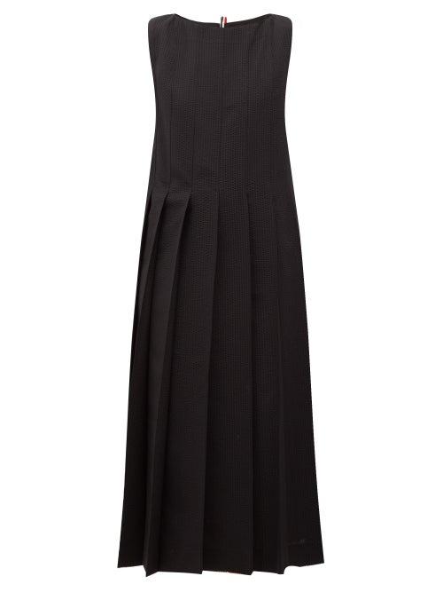 Matchesfashion.com Thom Browne - Oversized Wool-seersucker Pleated Dress - Womens - Black