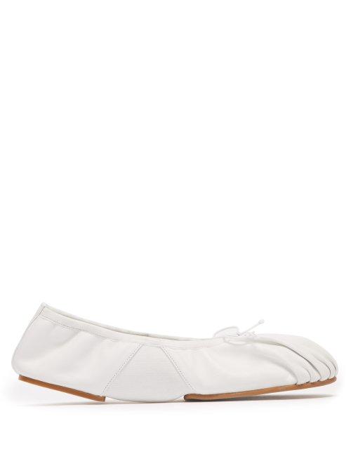 Matchesfashion.com Acne Studios - Betty Ruched Leather Ballet Flats - Womens - White