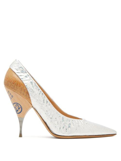 Matchesfashion.com Maison Margiela - Logo Print Wooden Heel Metallic Leather Pumps - Womens - Silver