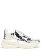 Matchesfashion.com Alexander Mcqueen - Runner Raised Sole Low Top Leather Trainers - Mens - Silver