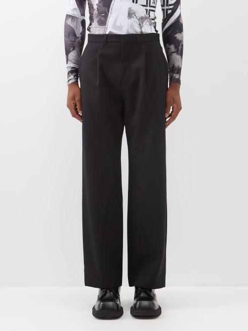 Bianca Saunders - Macho Pleated Twisted-inseam Crepe Trousers - Mens - Black