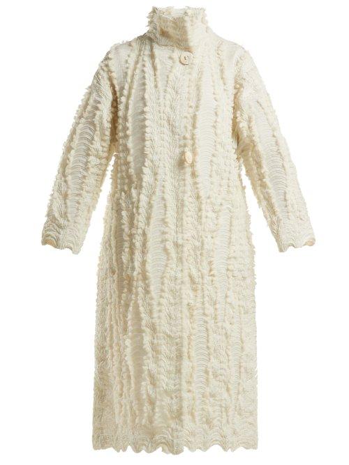 Matchesfashion.com Issey Miyake - Eagle Pleated Satin Coat - Womens - Ivory