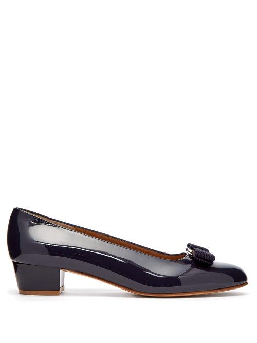 Matchesfashion.com Salvatore Ferragamo - Vara Patent Leather Pumps - Womens - Navy