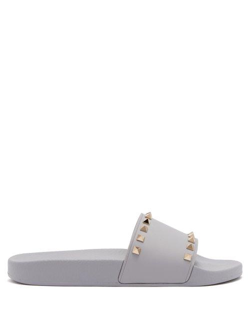 Matchesfashion.com Valentino - Rockstud Rubber Slides - Womens - Light Grey