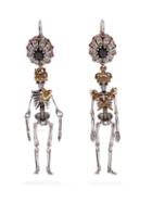 Matchesfashion.com Alexander Mcqueen - Queen And King Skeleton Earrings - Womens - Gold