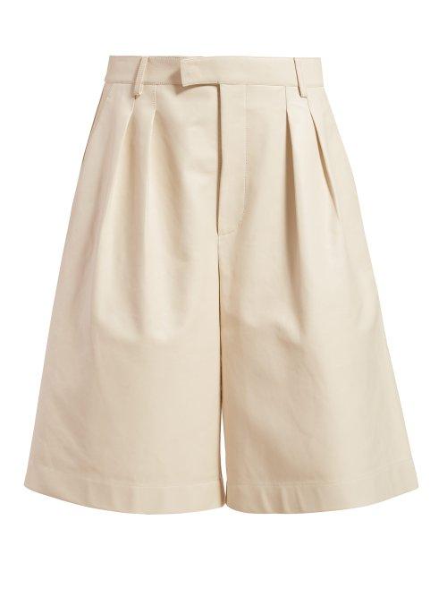 Matchesfashion.com Bottega Veneta - Mid Rise Leather Bermuda Shorts - Womens - Ivory