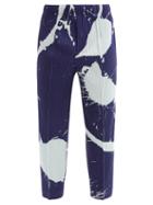 Matchesfashion.com Homme Pliss Issey Miyake - Splash-print Technical-pleated Trousers - Mens - Navy