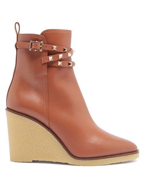 Matchesfashion.com Valentino Garavani - Rockstud Leather Wedge Ankle Boots - Womens - Tan
