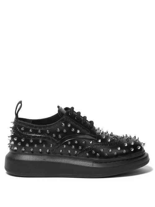 Matchesfashion.com Alexander Mcqueen - Studded Flatform Leather Brogues - Womens - Black Silver